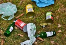 Nawet 5 tys. zł kary i prace społeczne za wyrzucanie śmieci do lasu. Dobry pomysł?