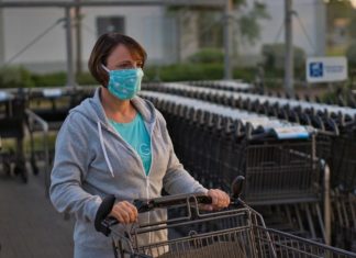 Rzecznik MZ: pojawiają się ogniska zakażeń koronawirusem w sklepach