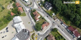 Czy rondo przy straży pożarnej upłynniło ruch? – WIDEO z drona