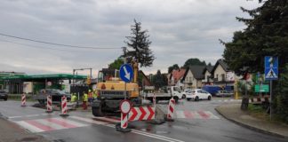 Bochnia. Przy komendzie straży pożarnej zmieniają ruch na okrężny