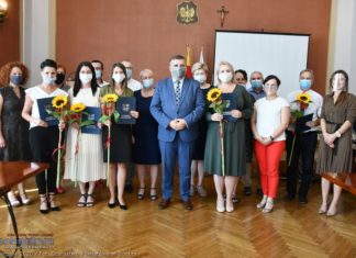 Nauczycielki z powiatowych szkół odebrały awanse – ZDJĘCIA