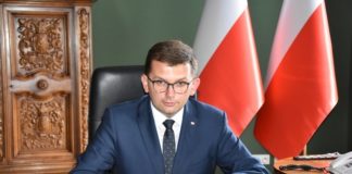 Nowy wojewoda w kwarantannie. Miał kontakt z osobą zakażoną SARS-CoV-2