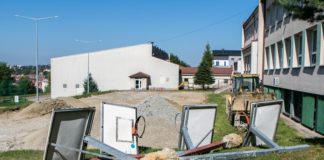 Trwa przebudowa boiska przy SP Nr 4 i II LO. Co tu będzie?