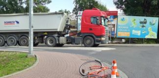 Potrącenie rowerzystki na rondzie w Bochni