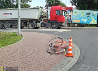 Potrącenie rowerzystki na rondzie w Bochni
