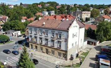 Bochnia. Ewakuacja w „czerwonej kamienicy”. Potrzebne prace zabezpieczające