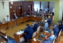 Burmistrz Bochni bez wotum zaufania i absolutorium – szczegółowa relacja z sesji