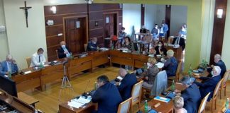 Burmistrz Bochni bez wotum zaufania i absolutorium – szczegółowa relacja z sesji
