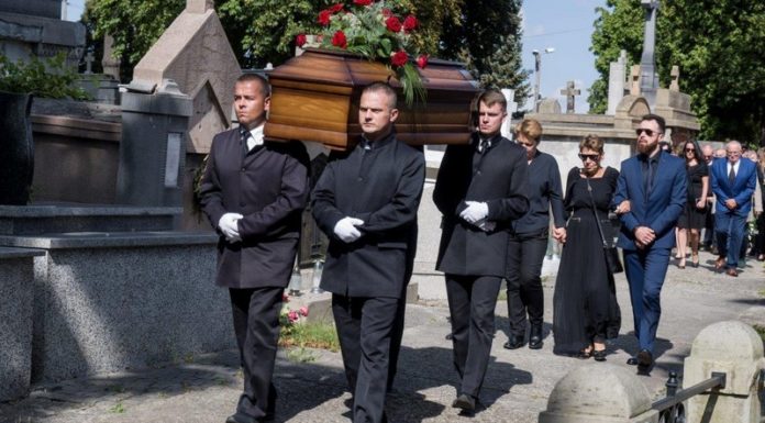 Ostatnie pożegnanie byłego posła Janusza Brzeskiego – zdjęcia i podziękowanie