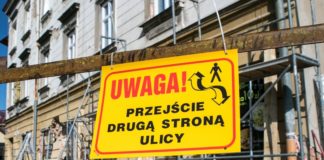 „Czerwona kamienica”: Kiedy ewakuowani mieszkańcy będą mogli tu wrócić?