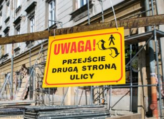 „Czerwona kamienica”: Kiedy ewakuowani mieszkańcy będą mogli tu wrócić?