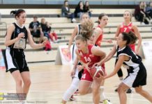 2. liga koszykówki. Bochnianki przegrały na inaugurację. Emocje w końcówce – ZDJĘCIA, WIDEO