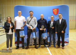 Ręczna. Podziękowania dla „starej gwardii” MOSiR Bochnia – WIDEO