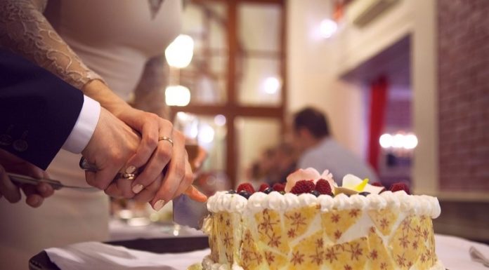 Koronawirus. 4 zakażenia i ponad 70 osób w kwarantannie po bocheńskim weselu w Gnojniku