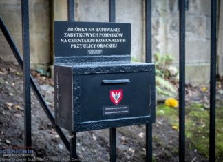 Na cmentarzu przy ul. Orackiej w Bochni zamontowano skarbonki