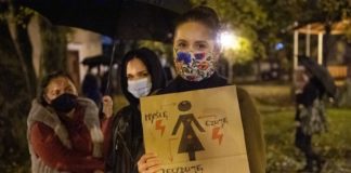 Strajk Kobiet. Ponownie kilkaset osób w marszu, który przeszedł ulicami Bochni – ZDJĘCIA, WIDEO