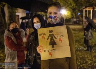 Strajk Kobiet. Ponownie kilkaset osób w marszu, który przeszedł ulicami Bochni – ZDJĘCIA, WIDEO