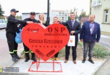 W centrum Rzezawy stanęło serce na plastikowe nakrętki
