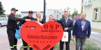 W centrum Rzezawy stanęło serce na plastikowe nakrętki