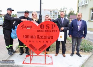W centrum Rzezawy stanęło serce na plastikowe nakrętki