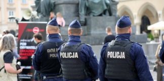 Małopolska. Protestowali „antymaseczkowcy”, policja nakładała mandaty