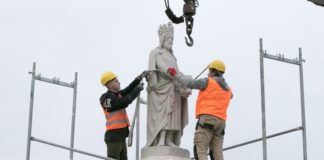 Bochnia. Pomnik Króla Kazimierza Wielkiego wrócił na Rynek – WIDEO