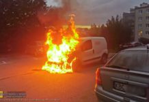 Bochnia. Pożar samochodu na os. Niepodległości – ZDJĘCIA, WIDEO