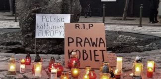 Niepołomice. „Pogrzeb praw kobiet” i znicze przy pomniku odważnej Justyny