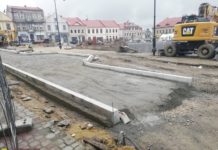 Bochnia. Remont przy zachodniej pierzei Rynku. Widać już, jak będzie wąsko