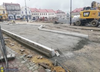 Bochnia. Remont przy zachodniej pierzei Rynku. Widać już, jak będzie wąsko