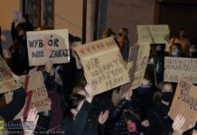 Bochnia. Kilkaset osób na Czarnym Proteście przed biurem posła i w marszu ulicami miasta – ZDJĘCIA, WIDEO