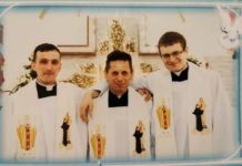 Parafianie pochowali księdza, który chorował na Covid-19. Teraz chcą kupić szpitalowi respirator