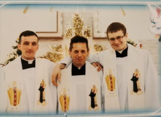 Parafianie pochowali księdza, który chorował na Covid-19. Teraz chcą kupić szpitalowi respirator