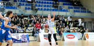 1. liga koszykówki. Wyjazdowa porażka Contimax MOSiR. Kontuzja Magdy Puter, 28 punktów Karoliny Wilk