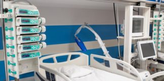 Lekarz: łóżko nie wyleczy pacjenta, ludzie to podstawa