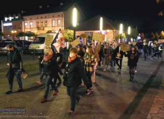 Niepołomice. Mieszkańcy od kilku dni spacerują w protestach