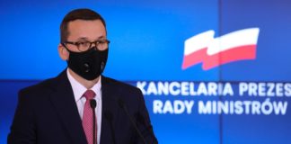 Premier przekonuje, że reguły dot. szczepień są takie same dla wszystkich