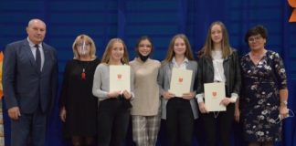 Bochnia. Burmistrz wręczył nagrody dla nauczycieli i stypendia dla uczniów – ZDJĘCIA, LISTA