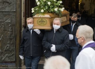 Marek Kania pochowany na cmentarzu przy ul. Orackiej. „Żegnaj doktorze”