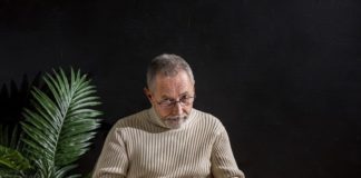 Z jakiej dzianiny powinien być wykonany golf męski, by nie było Ci zimno jesienią?