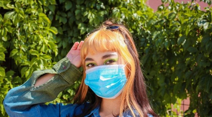 Od soboty nie trzeba nosić maseczek na zewnątrz