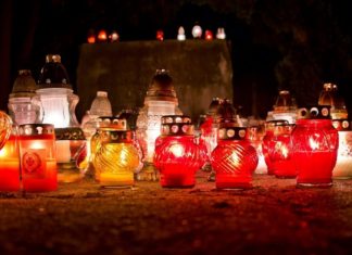 Bochnia. Po decyzji premiera mieszkańcy ruszyli na cmentarze