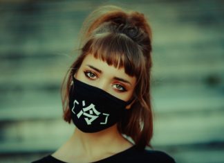 Ekspert: wirus nie stał się groźniejszy, to ludzie zaczęli go bagatelizować