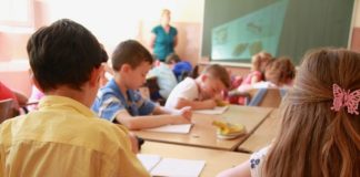 Czarnek o wprowadzeniu edukacji zdalnej w klasach I-III: nic nie wykluczamy