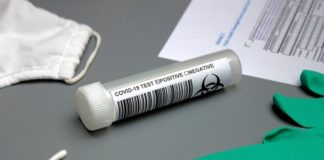 Koronawirus w czwartek: Rekordowe ponad 12 tys. nowych zakażeń w Polsce. Ile u nas?