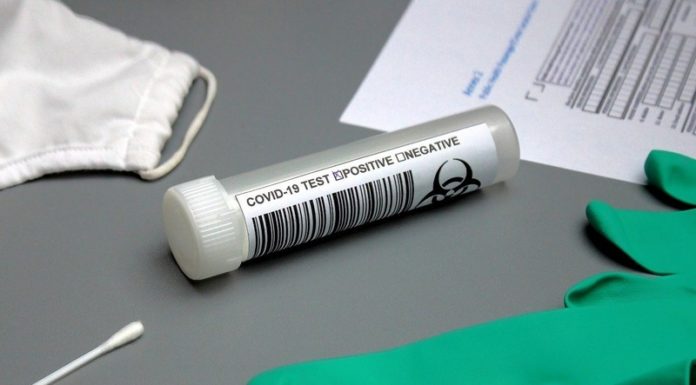 Koronawirus w czwartek: Rekordowe ponad 12 tys. nowych zakażeń w Polsce. Ile u nas?