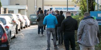 Koronawirus. Kolejki po wymaz przy bocheńskim szpitalu