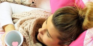 Analiza: osoby z łagodnymi objawami zakażenia SARS-CoV-2 zarażają nie dłużej niż ok. 10 dni