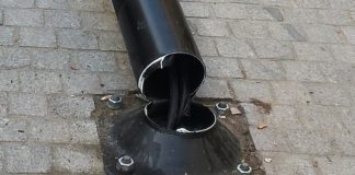 Bochnia. W latarnię na ul. Wolnica uderzył dostawczak. To nie pierwszy taki incydent