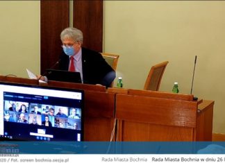 Sesja Rady Miasta Bochnia z problemami technicznymi. Przewodniczący: „To jest żenujące” – WIDEO